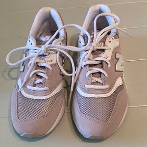 NEW BALANCE 997H Gray & White sneakers - Women's Size 7